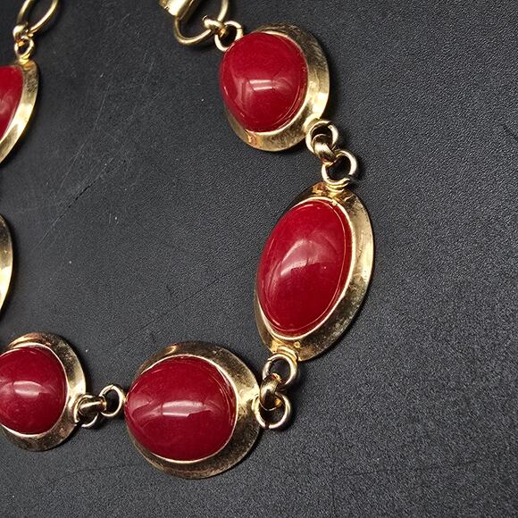 Vintage Red Jade Gold Tone Bracelet Oval Links Costume Jewelry - Picture 5 of 10